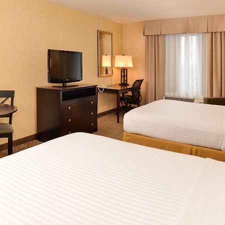 Holiday Inn Express Woodland By Ihg Exterior photo