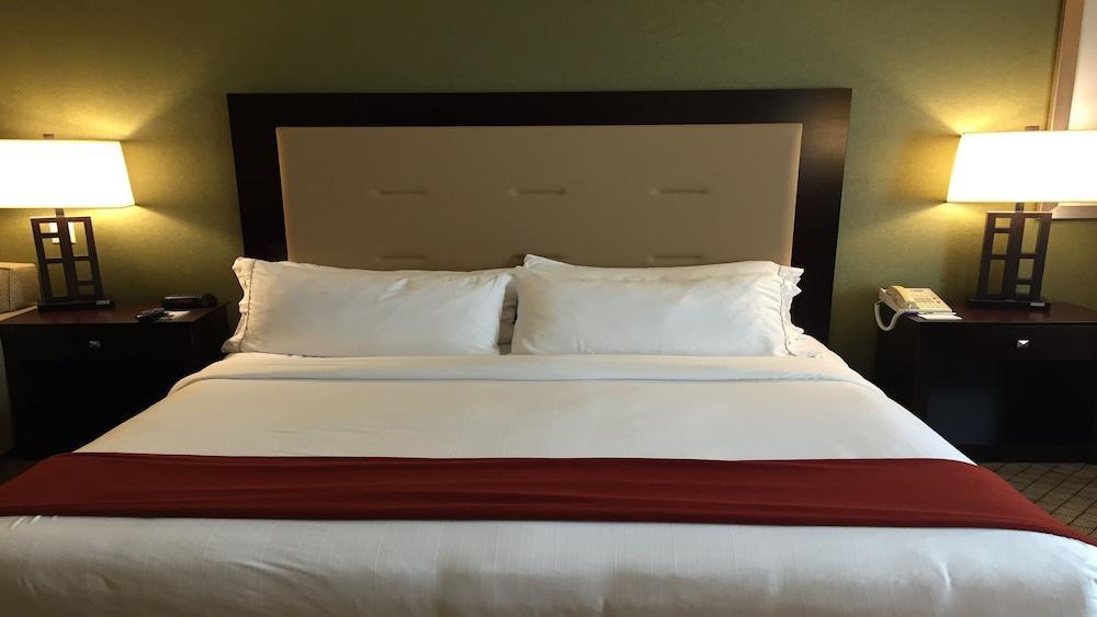 Holiday Inn Express Woodland By Ihg Exterior photo