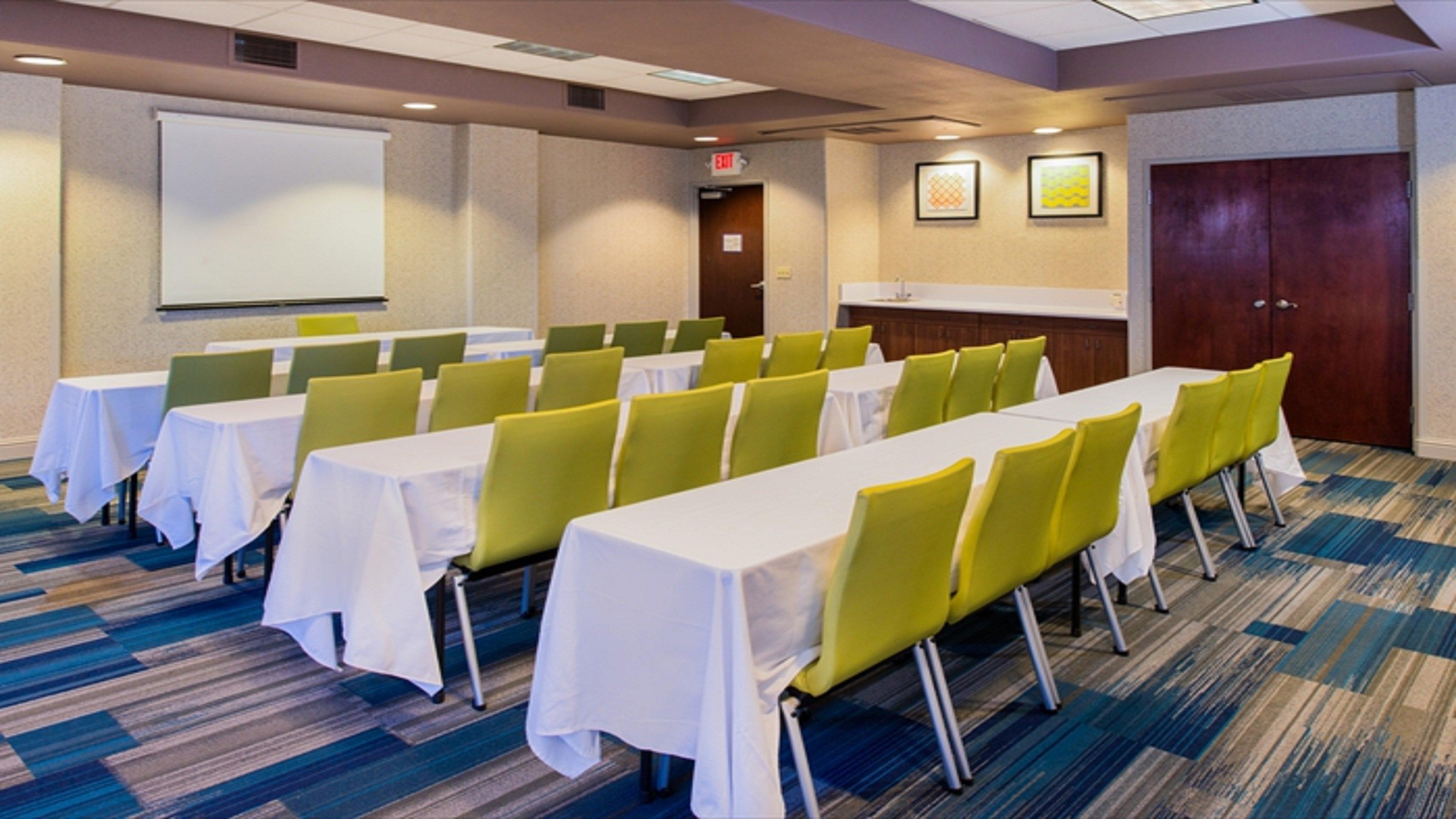 Holiday Inn Express Woodland By Ihg Exterior photo