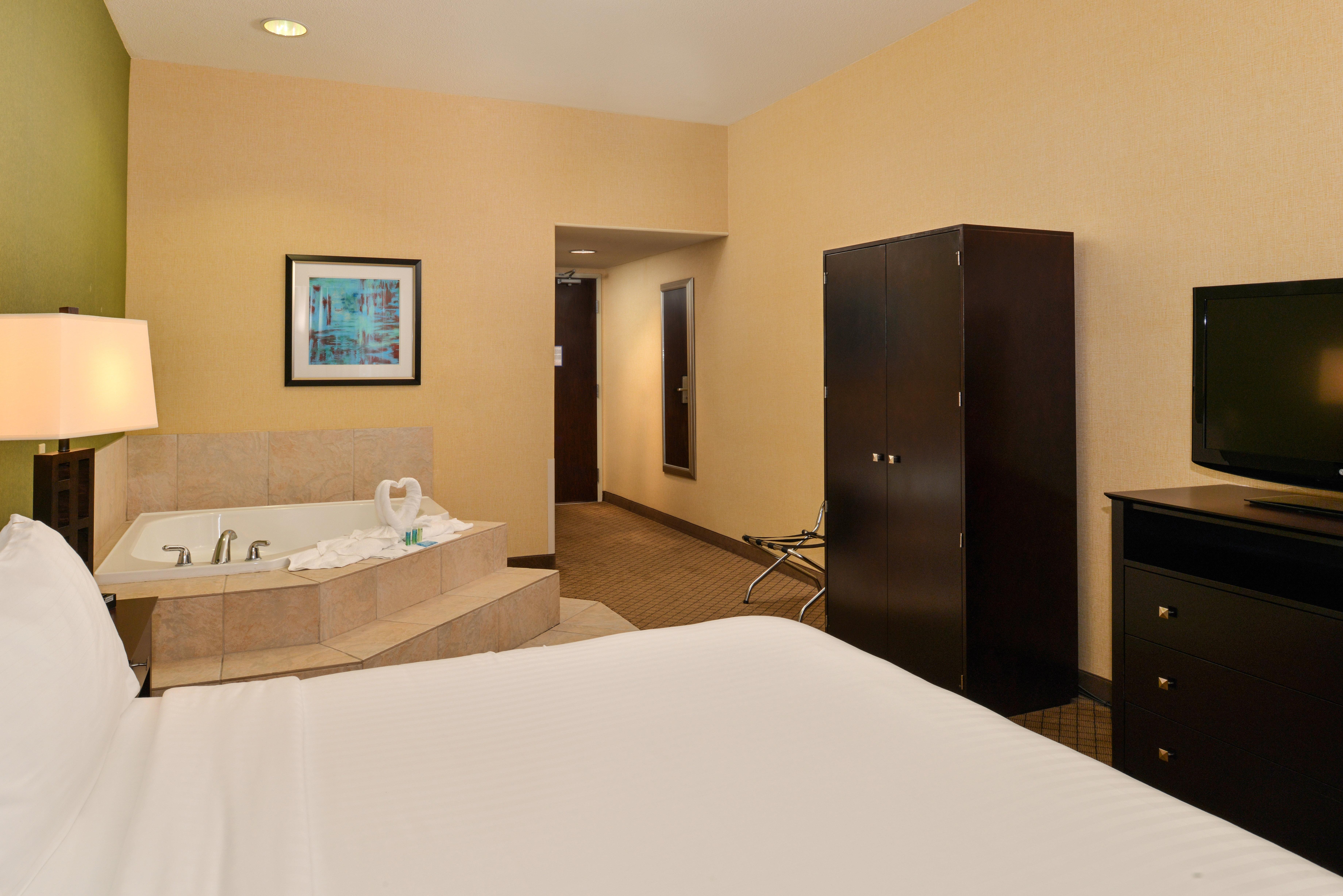 Holiday Inn Express Woodland By Ihg Exterior photo