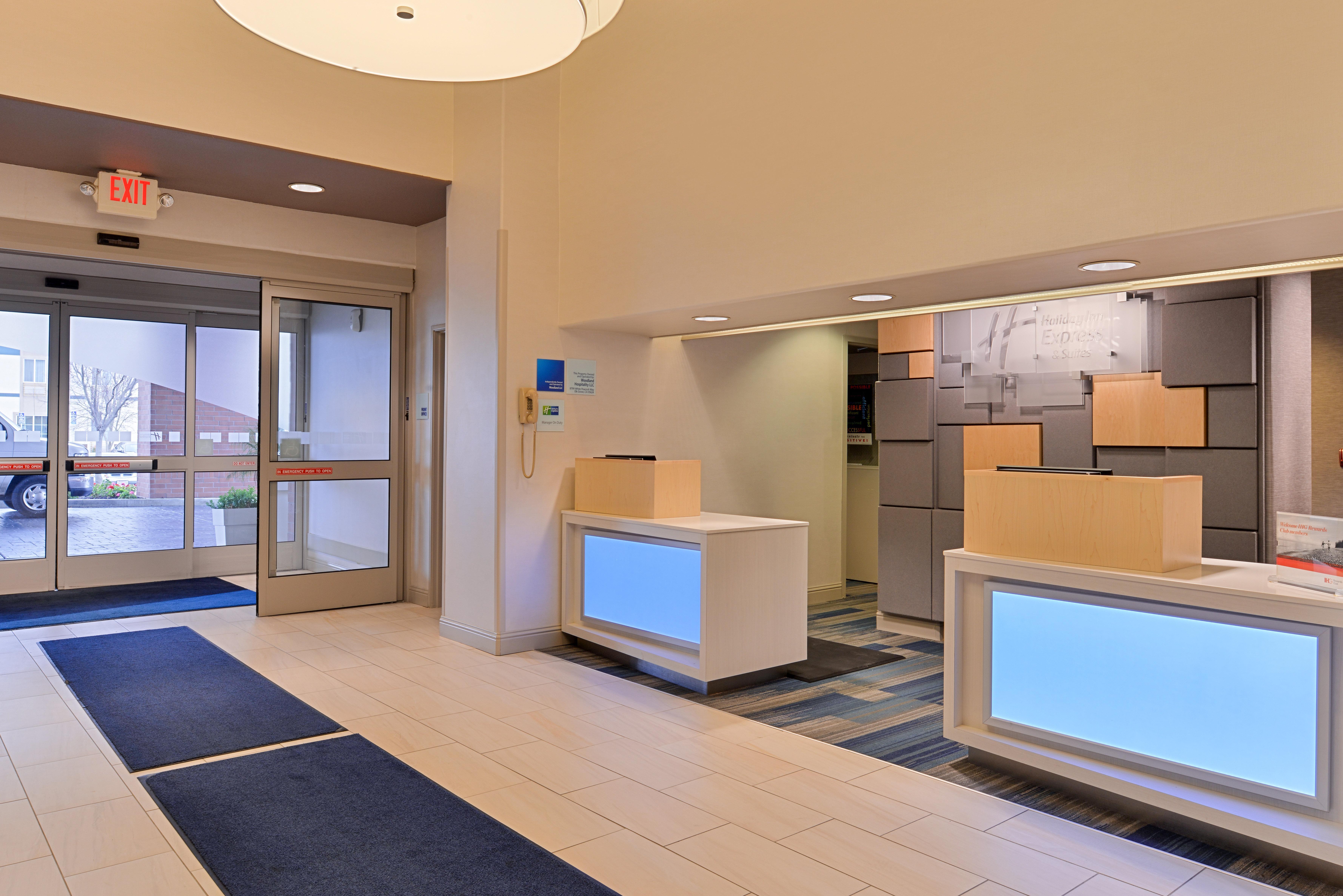 Holiday Inn Express Woodland By Ihg Exterior photo