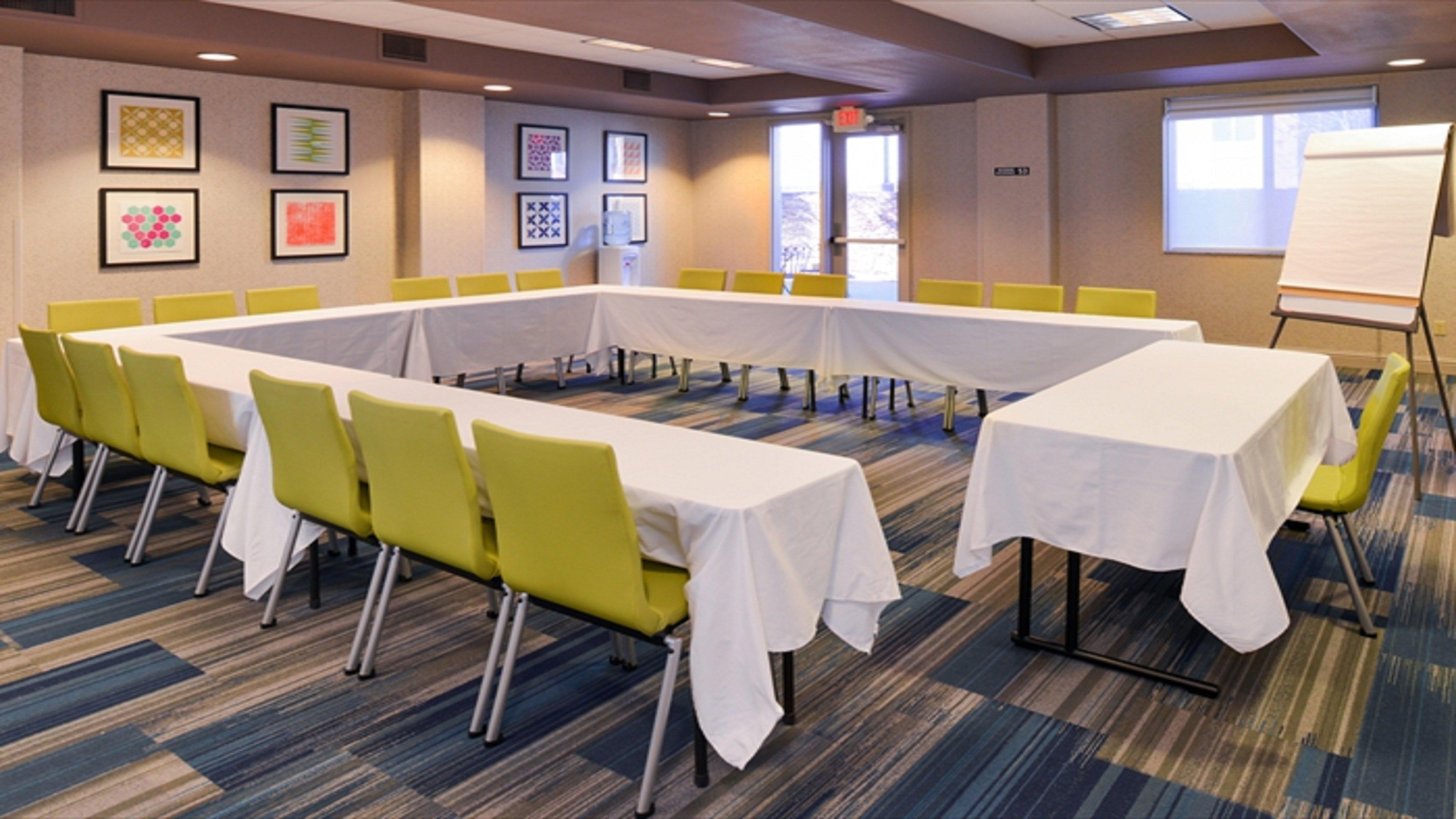 Holiday Inn Express Woodland By Ihg Exterior photo