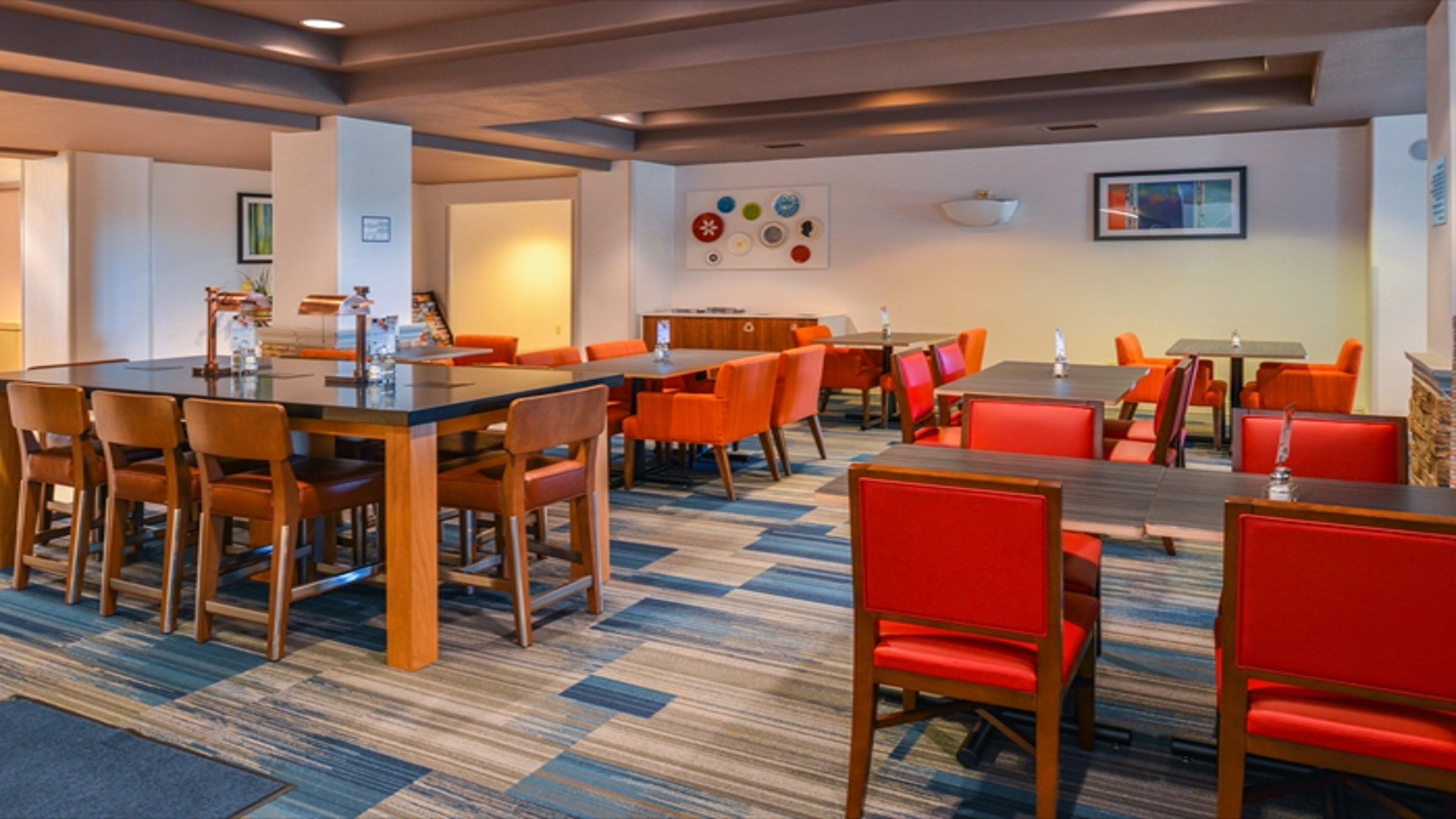 Holiday Inn Express Woodland By Ihg Exterior photo