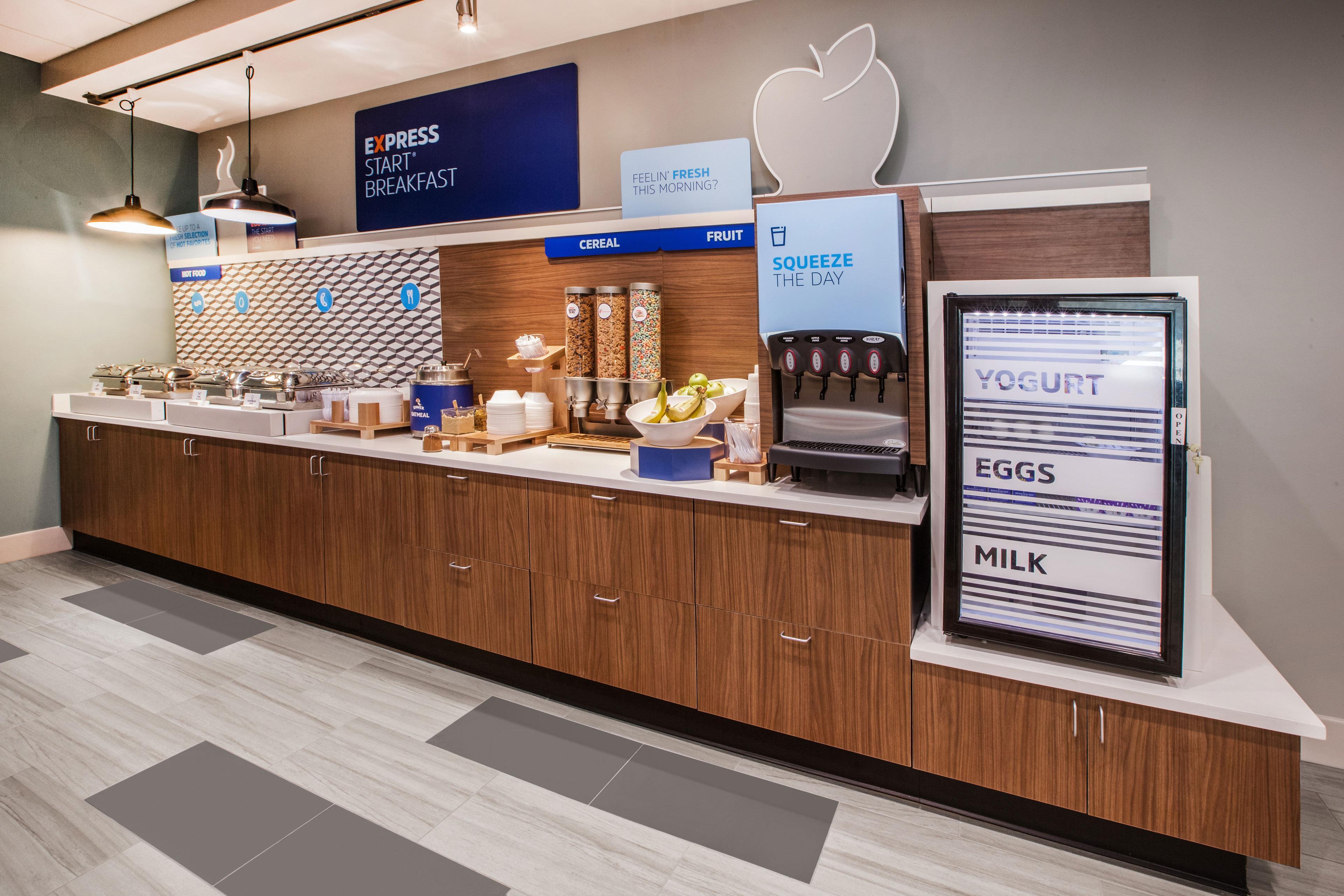 Holiday Inn Express Woodland By Ihg Exterior photo