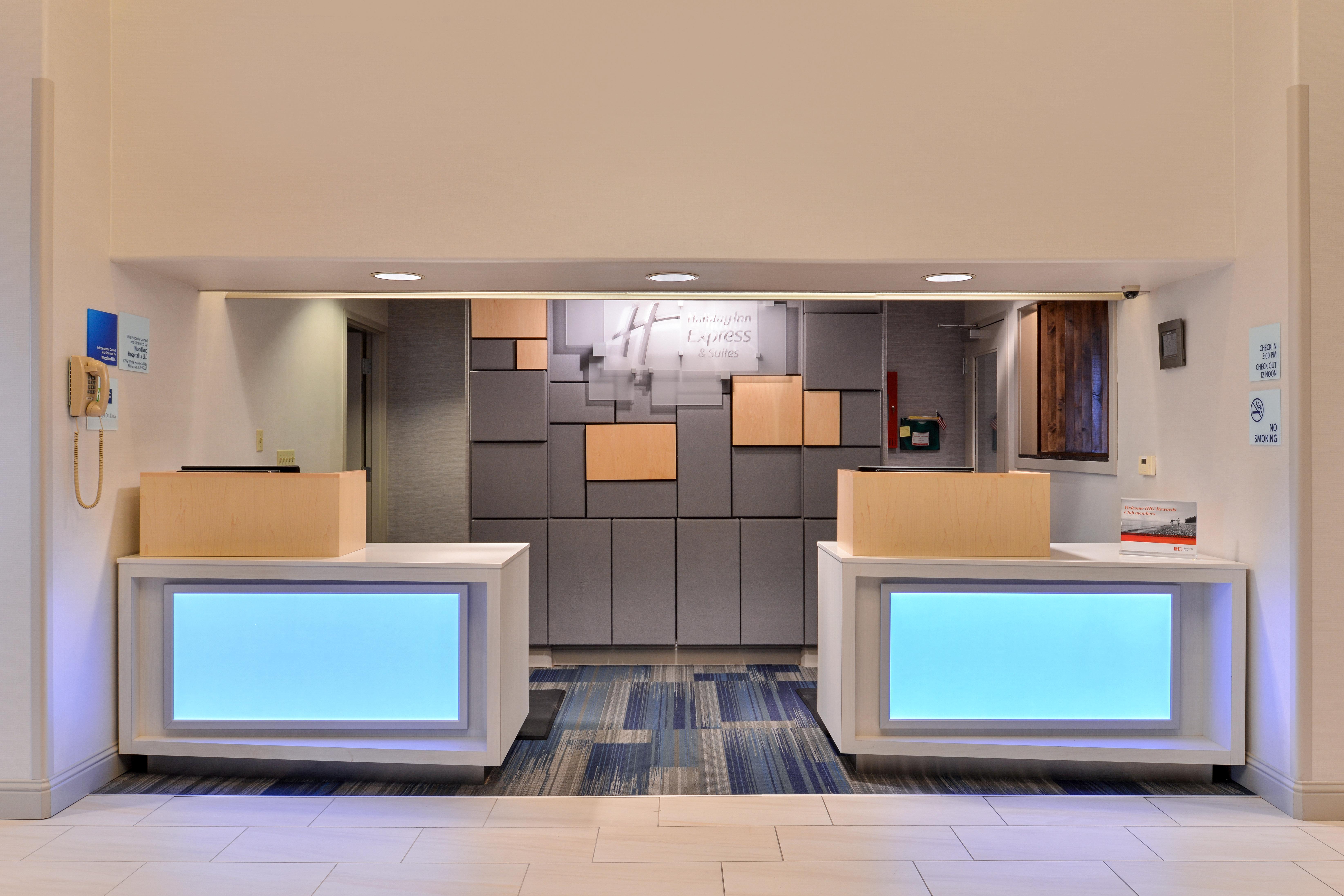 Holiday Inn Express Woodland By Ihg Exterior photo