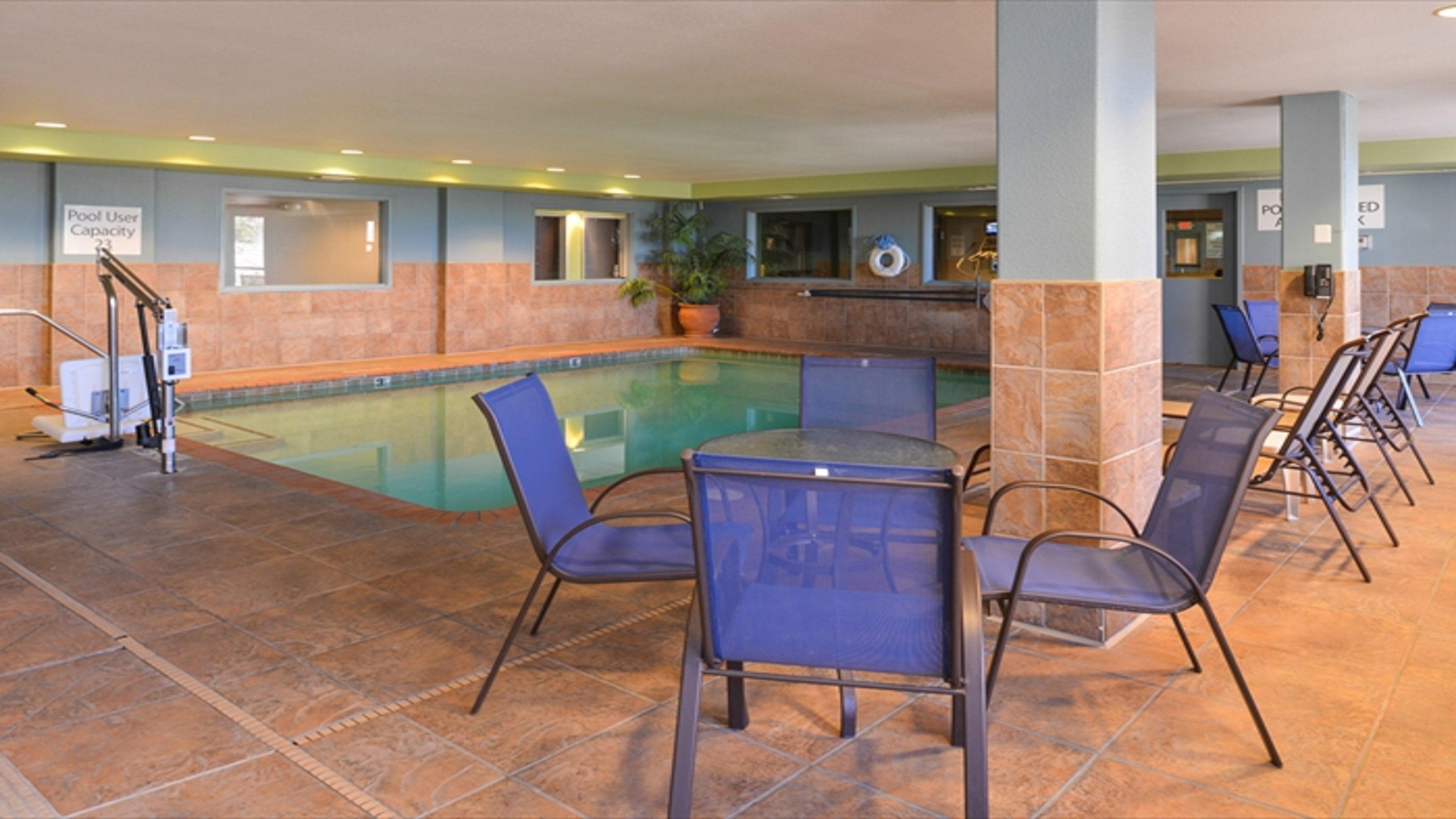 Holiday Inn Express Woodland By Ihg Exterior photo