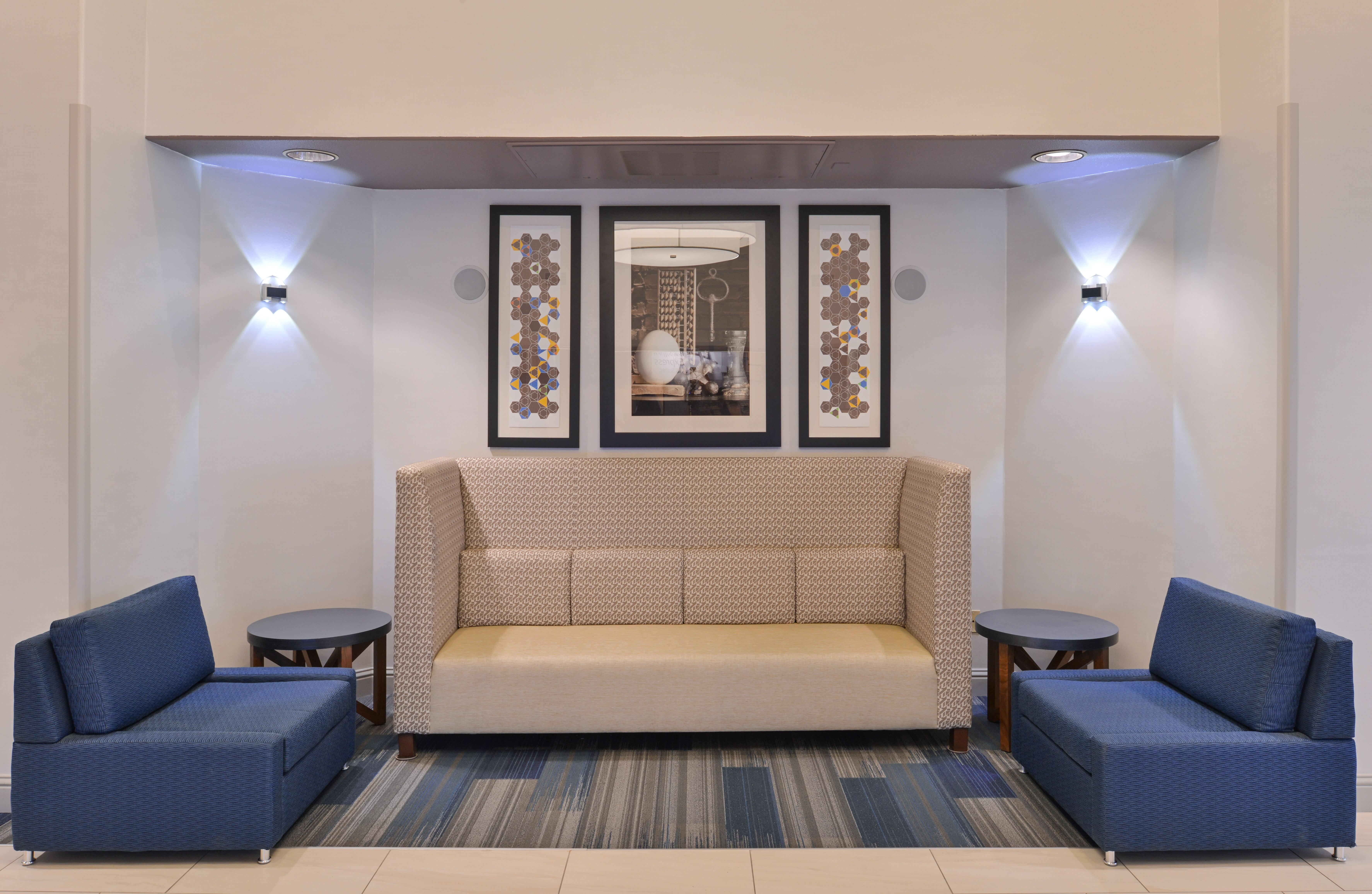 Holiday Inn Express Woodland By Ihg Exterior photo