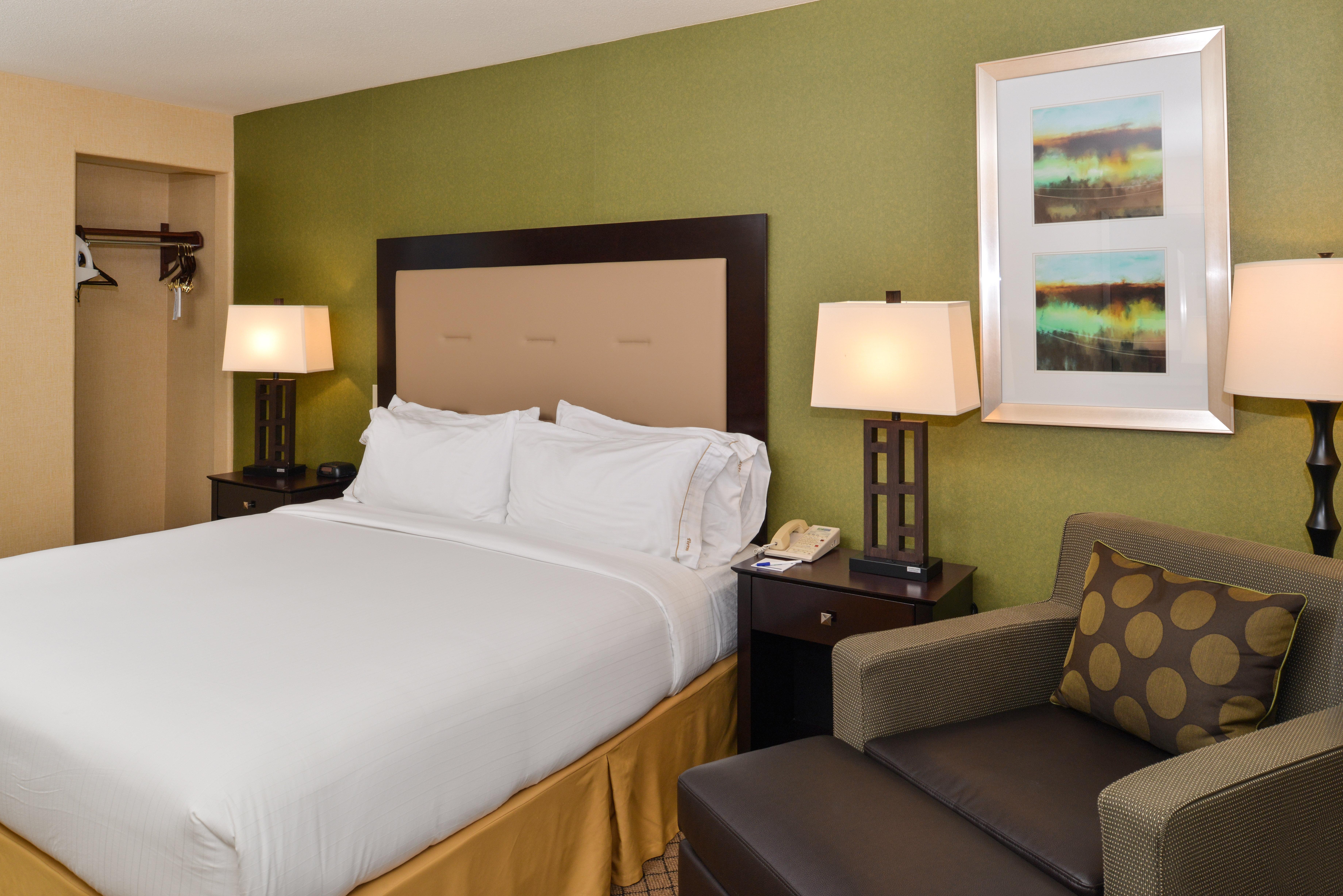Holiday Inn Express Woodland By Ihg Exterior photo