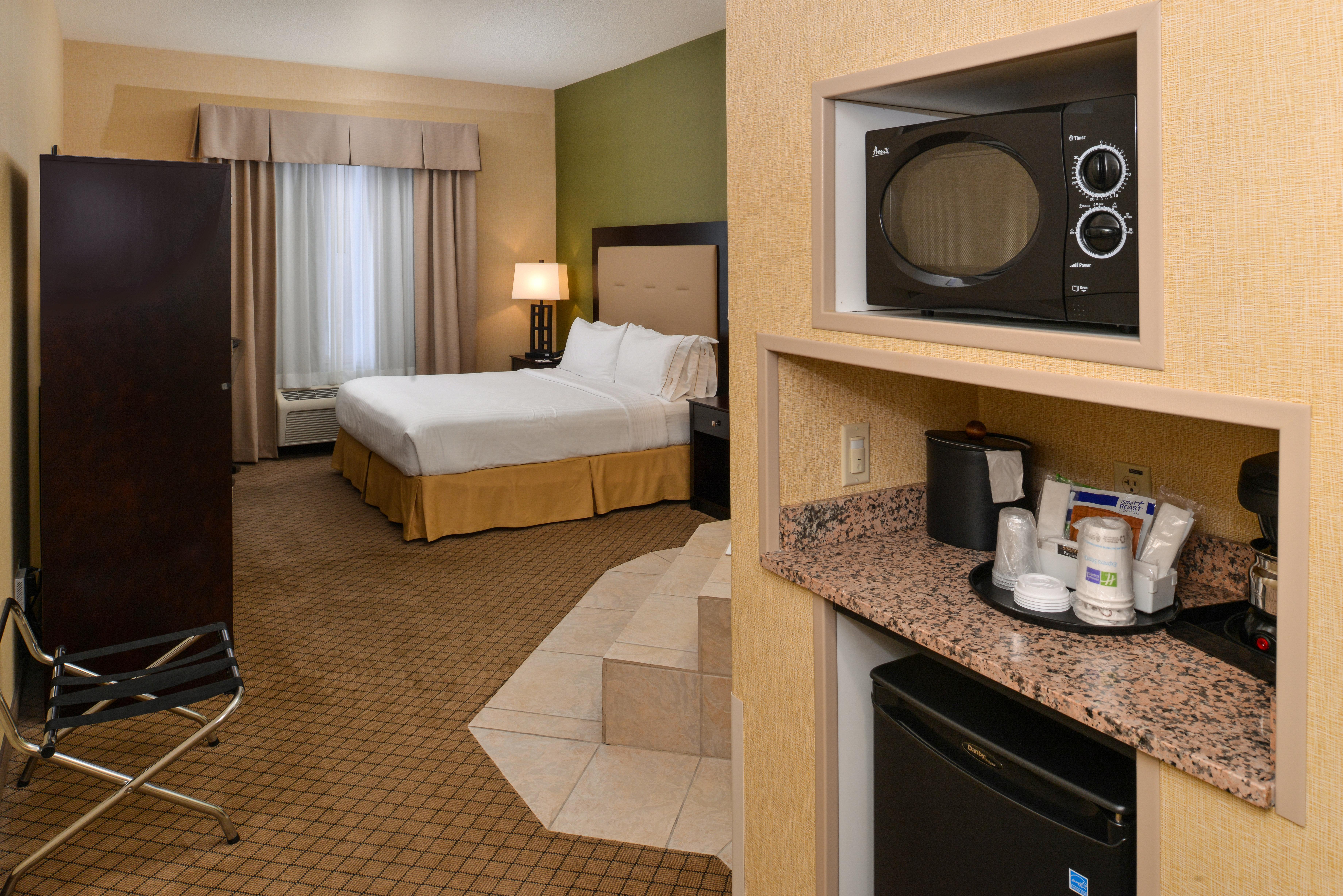 Holiday Inn Express Woodland By Ihg Exterior photo