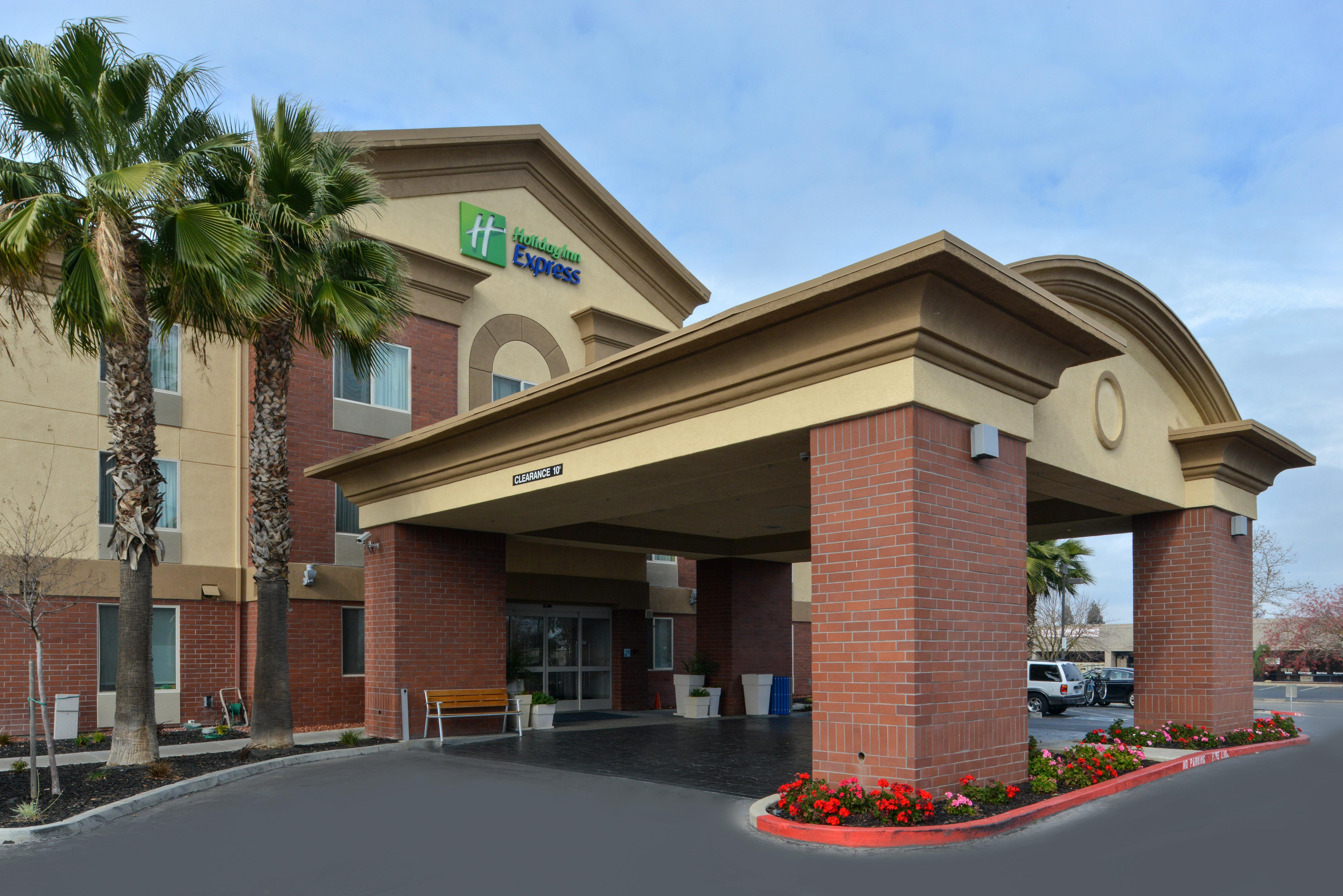 Holiday Inn Express Woodland By Ihg Exterior photo
