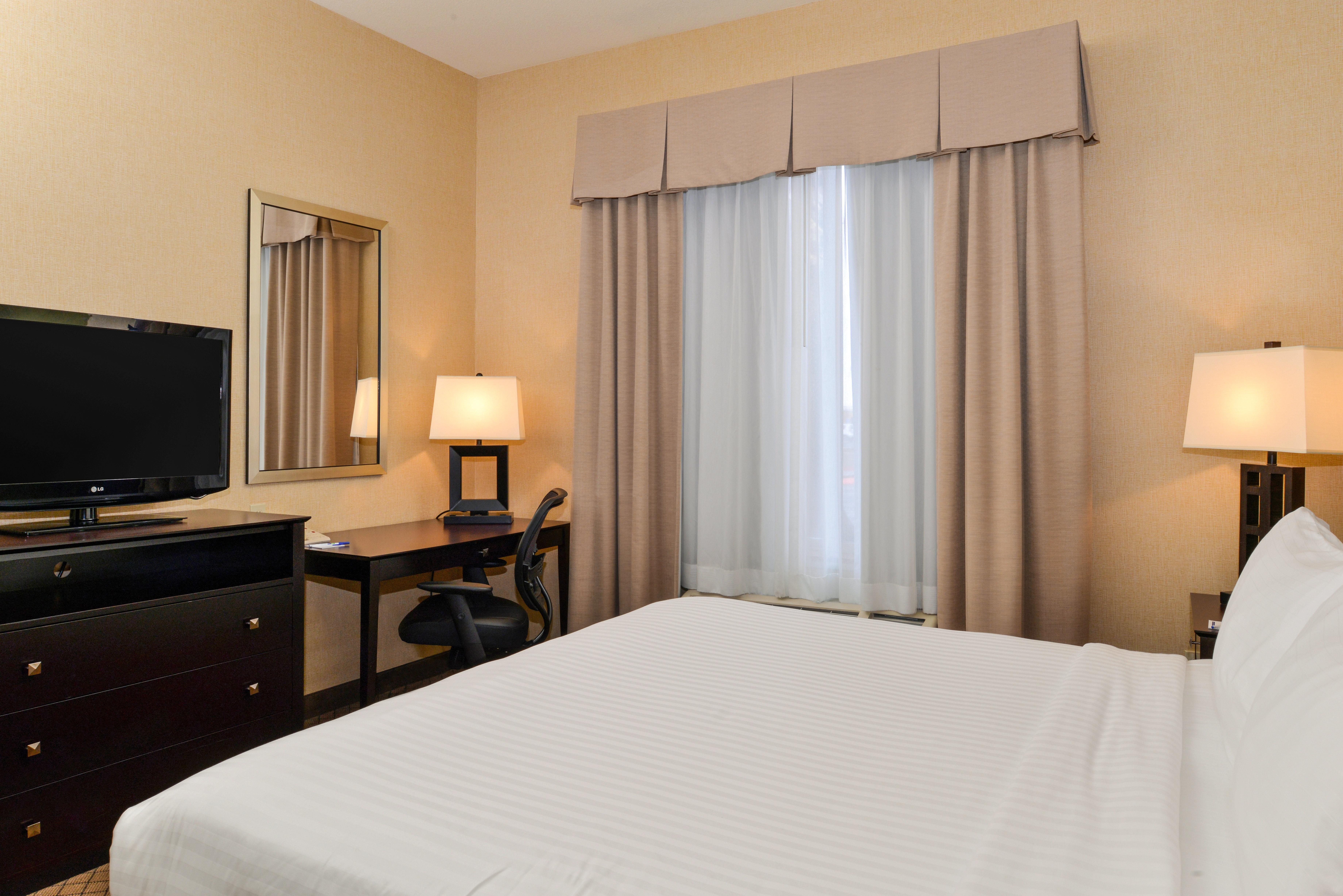 Holiday Inn Express Woodland By Ihg Exterior photo