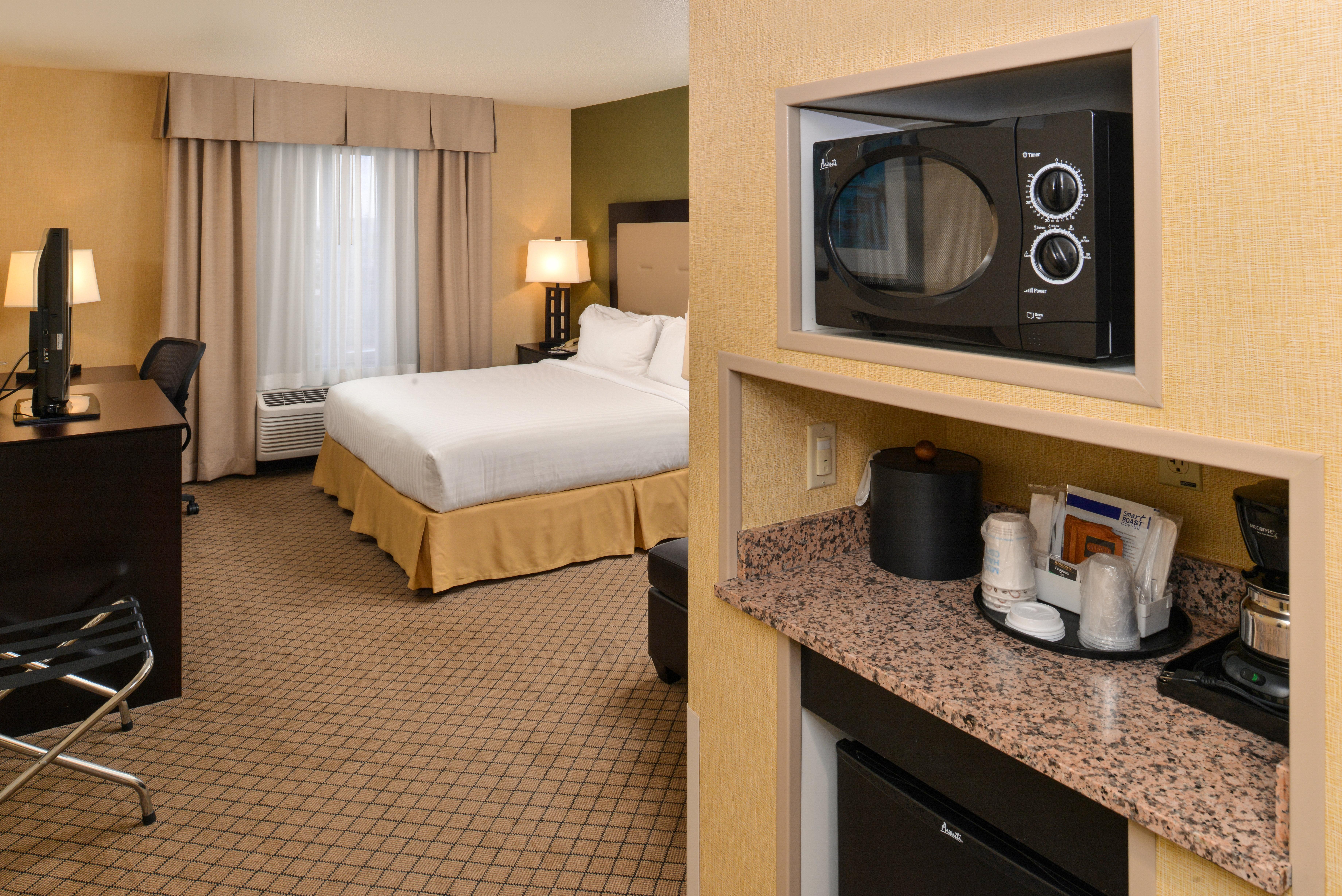 Holiday Inn Express Woodland By Ihg Exterior photo