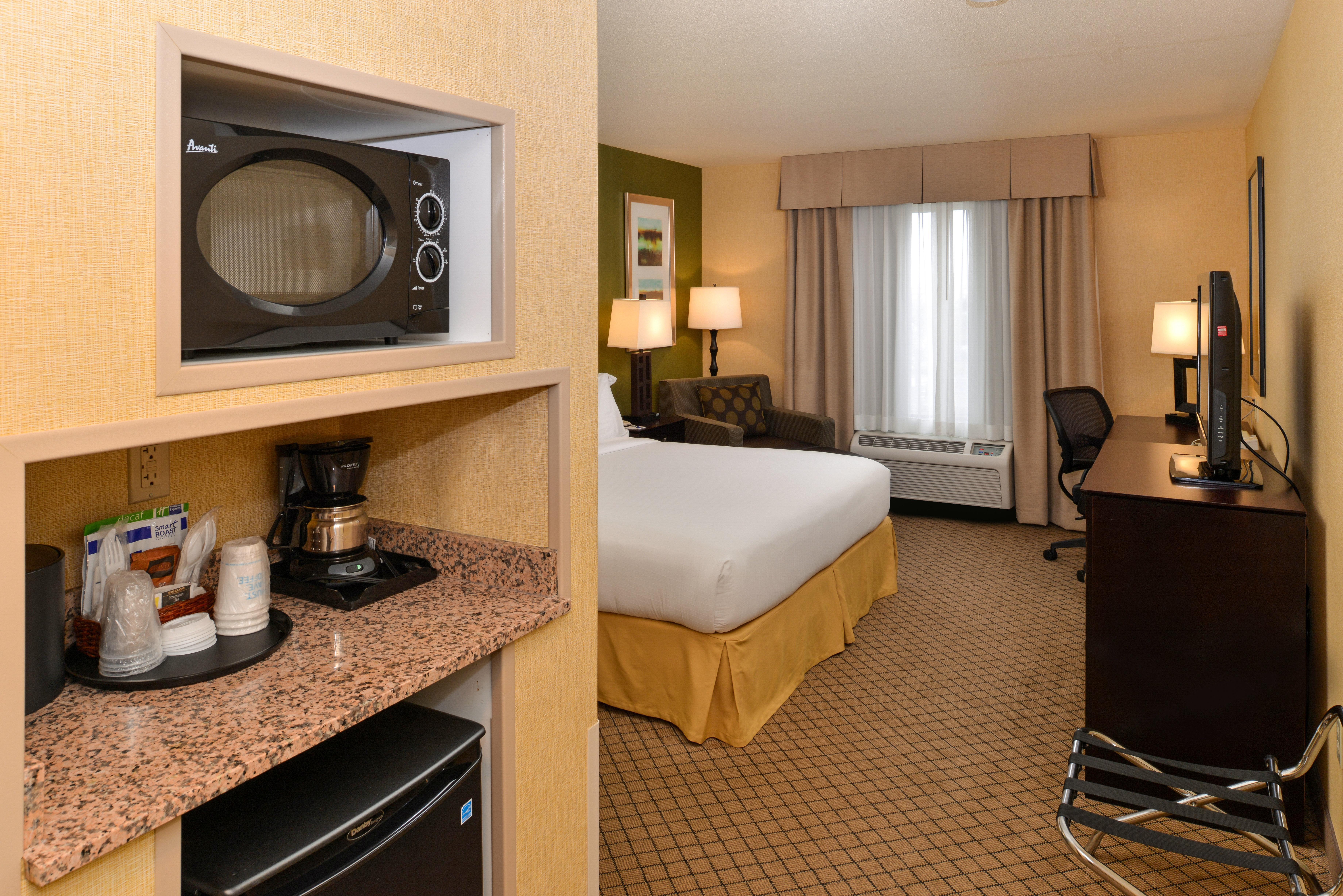 Holiday Inn Express Woodland By Ihg Exterior photo
