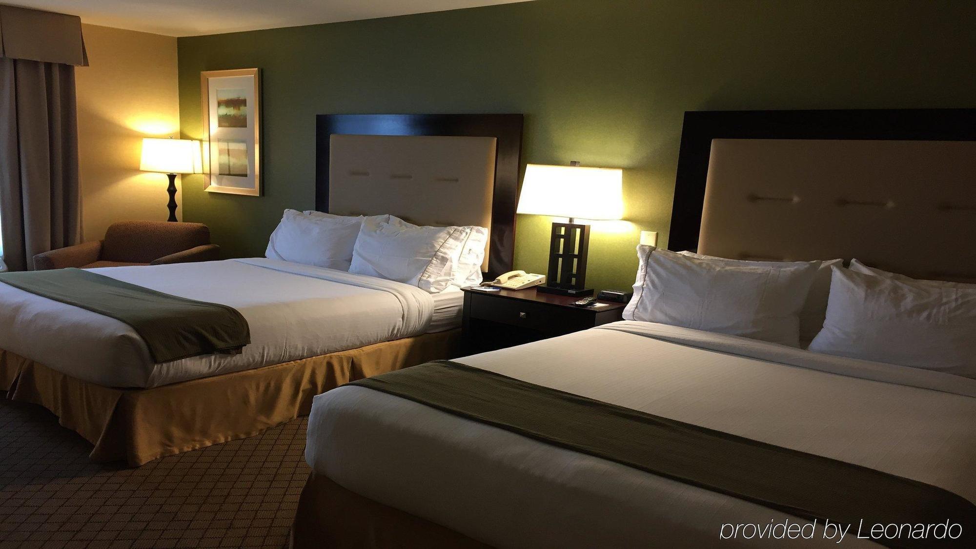 Holiday Inn Express Woodland By Ihg Exterior photo